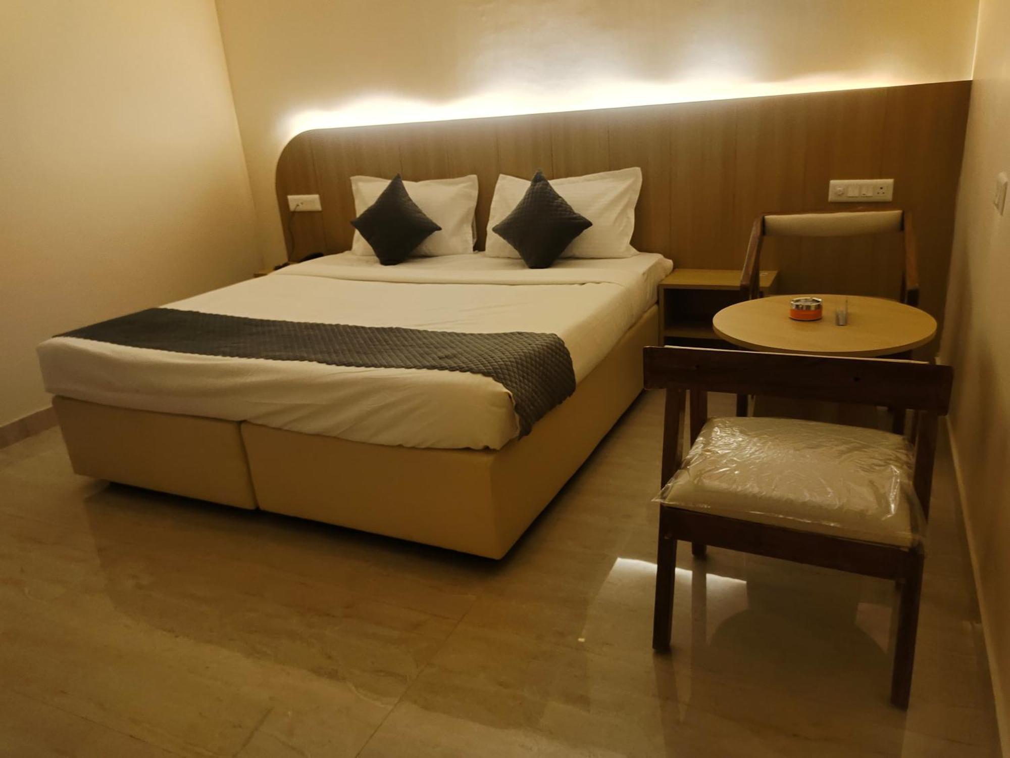 Hotel Meridian Blue Warangal Eksteriør bilde