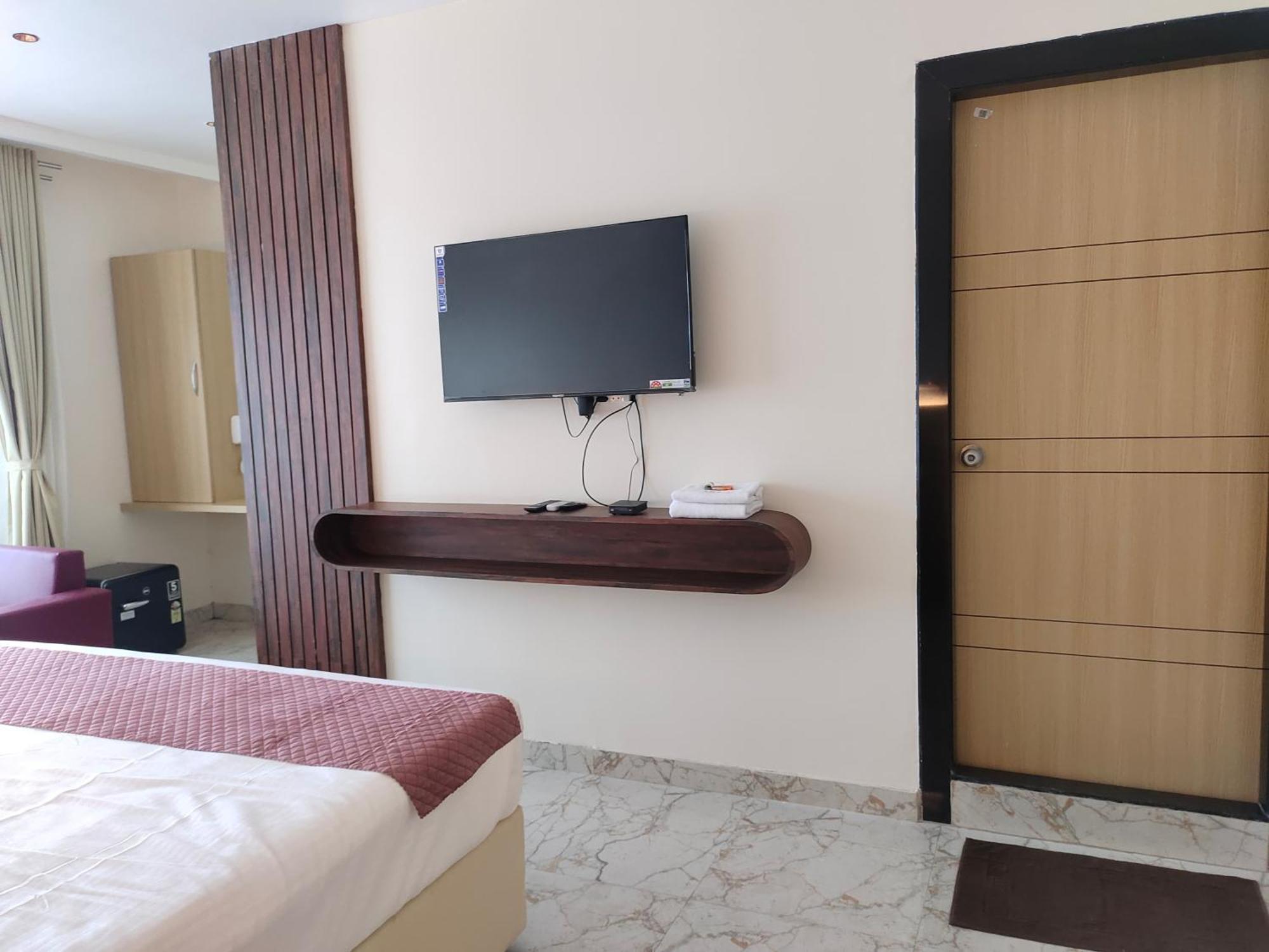 Hotel Meridian Blue Warangal Eksteriør bilde