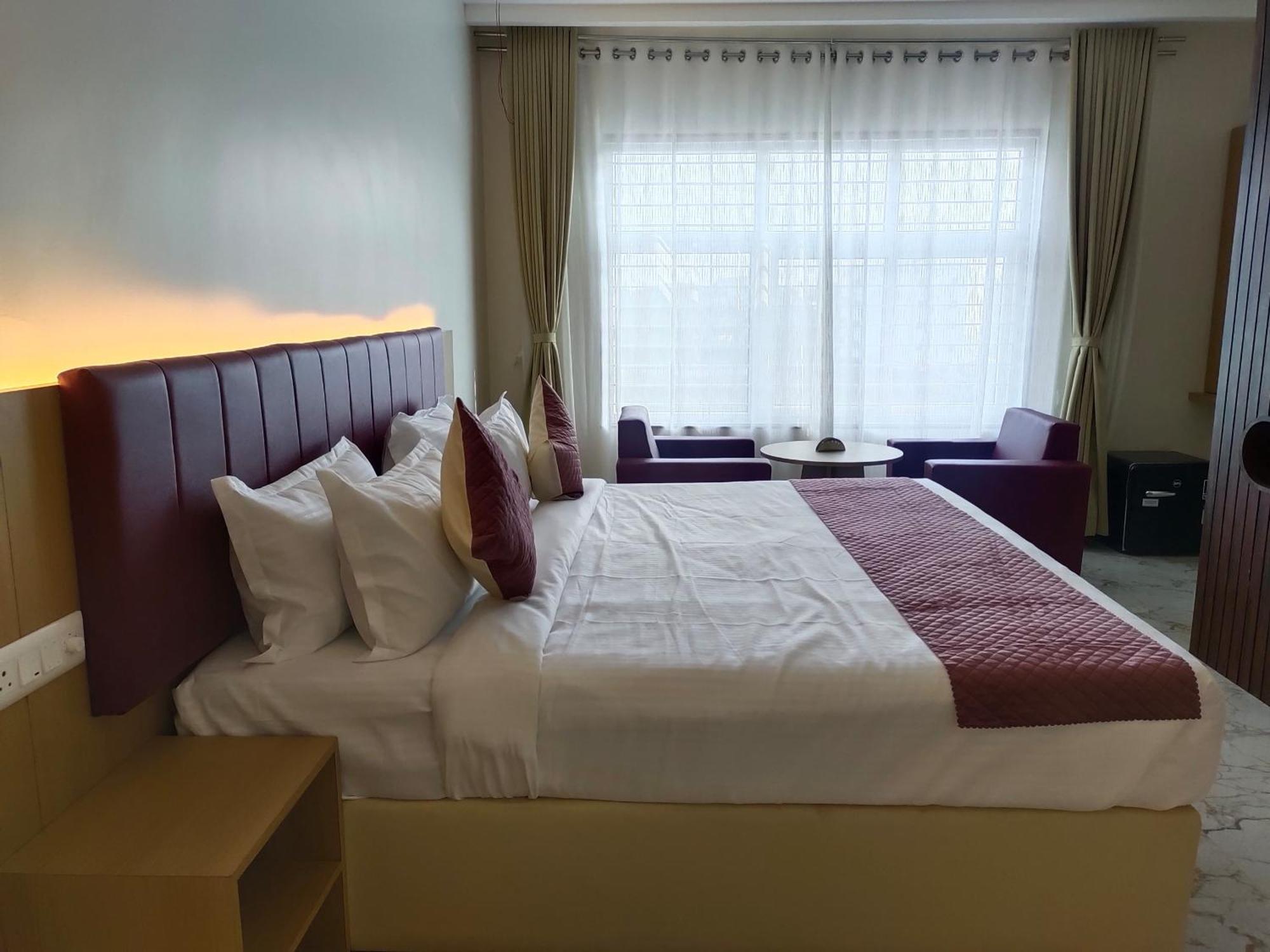 Hotel Meridian Blue Warangal Eksteriør bilde